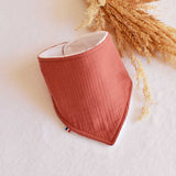 Bavoirs-bandana-bebe-gaze-terracotta-vic-et-pic-fait-main-en-france-cadeau-naissance