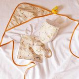 Coffret cape bavoir doudou hochet