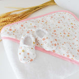 chaussons pour bebe naissance ou annonce de grossesse au motif étoiles de chez vic et pic faits main en france