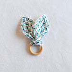 hochet-lapin-anneau-de-dentition-bebe-tissu-bois-vic-et-pic-ecailles