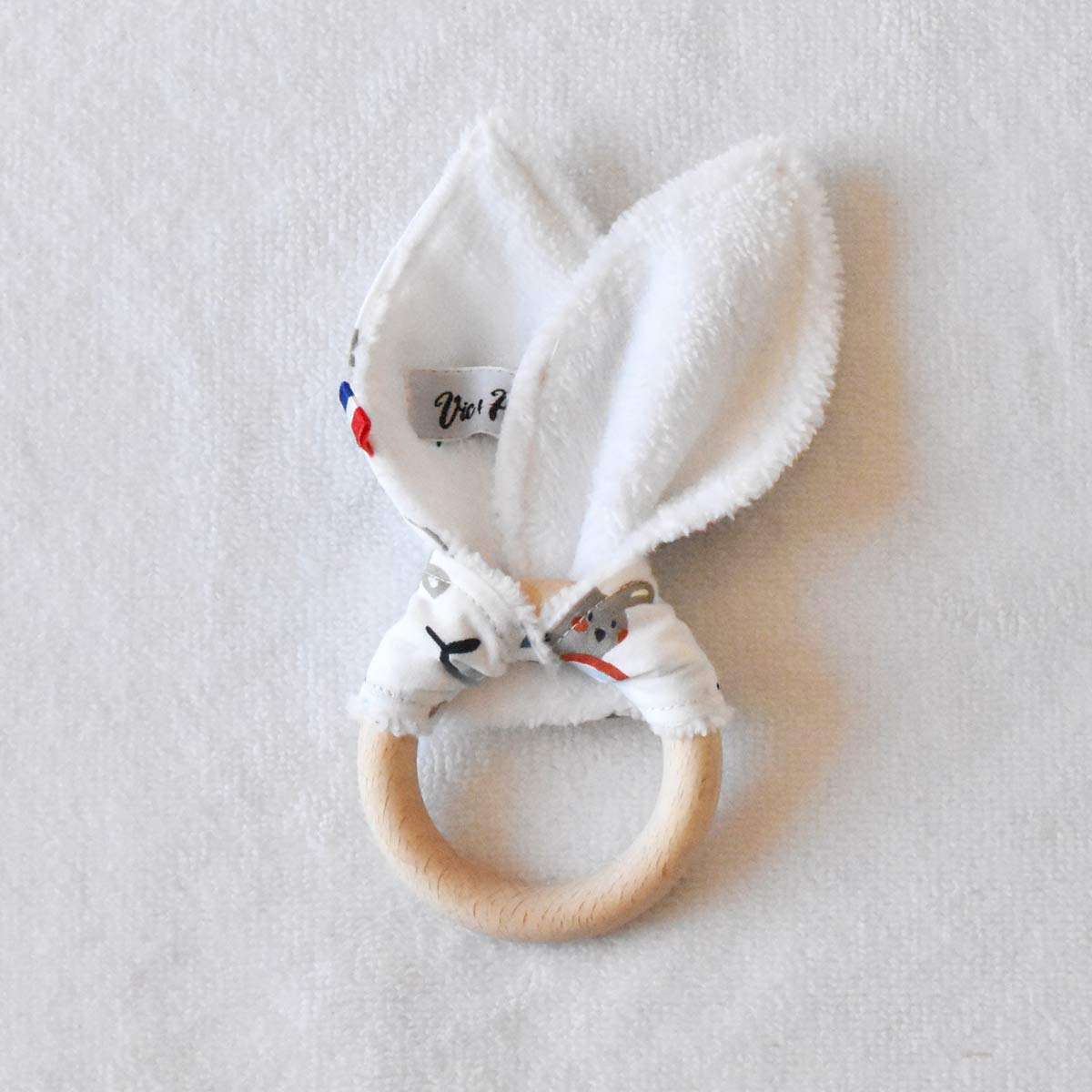 hochet-lapin-anneau-de-dentition-bebe-tissu-bois-vic-et-pic-baltique-verso