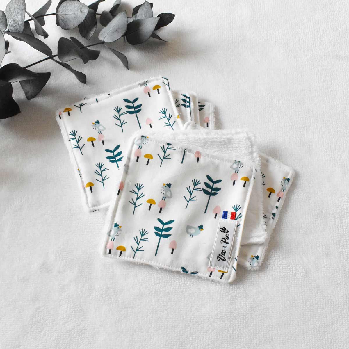 Lingettes-lavables-et-reutilisables-avec-oiseau-pour-bebe-ou-maman-vic-et-pic-fait-main-en-france