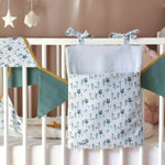 range-pyjama-loiseau-avec-guirlande-fanion-sur-lit-bebe-a-barreaux-faits-main-par-vic-et-pic