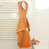 poncho-de-bain-etoiles-enfant-sur-porte-serviette-fait-main-en-france-par-vic-et-pic