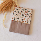 Protege-carnet-de-sante-leopard-vic-et-pic-fait-main-france-cadeau-de-naissance-personnalisable
