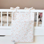 range-pyjama-etoiles-sur-lit-bebe-a-barreaux-faits-main-par-vic-et-pic