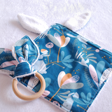 doudou-lapin-bebe-en-foret-cadeau-naissance-vic-et-pic-fait-main-france