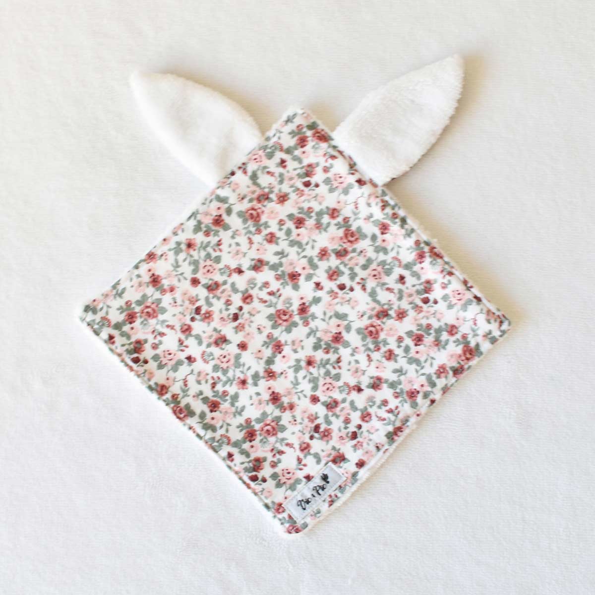 doudou-lapin-bebe-poppy-cadeau-naissance-vic-et-pic-fait-main-france