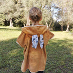 poncho-de-bain-feuillage-enfant-dans-oliveraie-fait-main-en-france-par-vic-et-pic