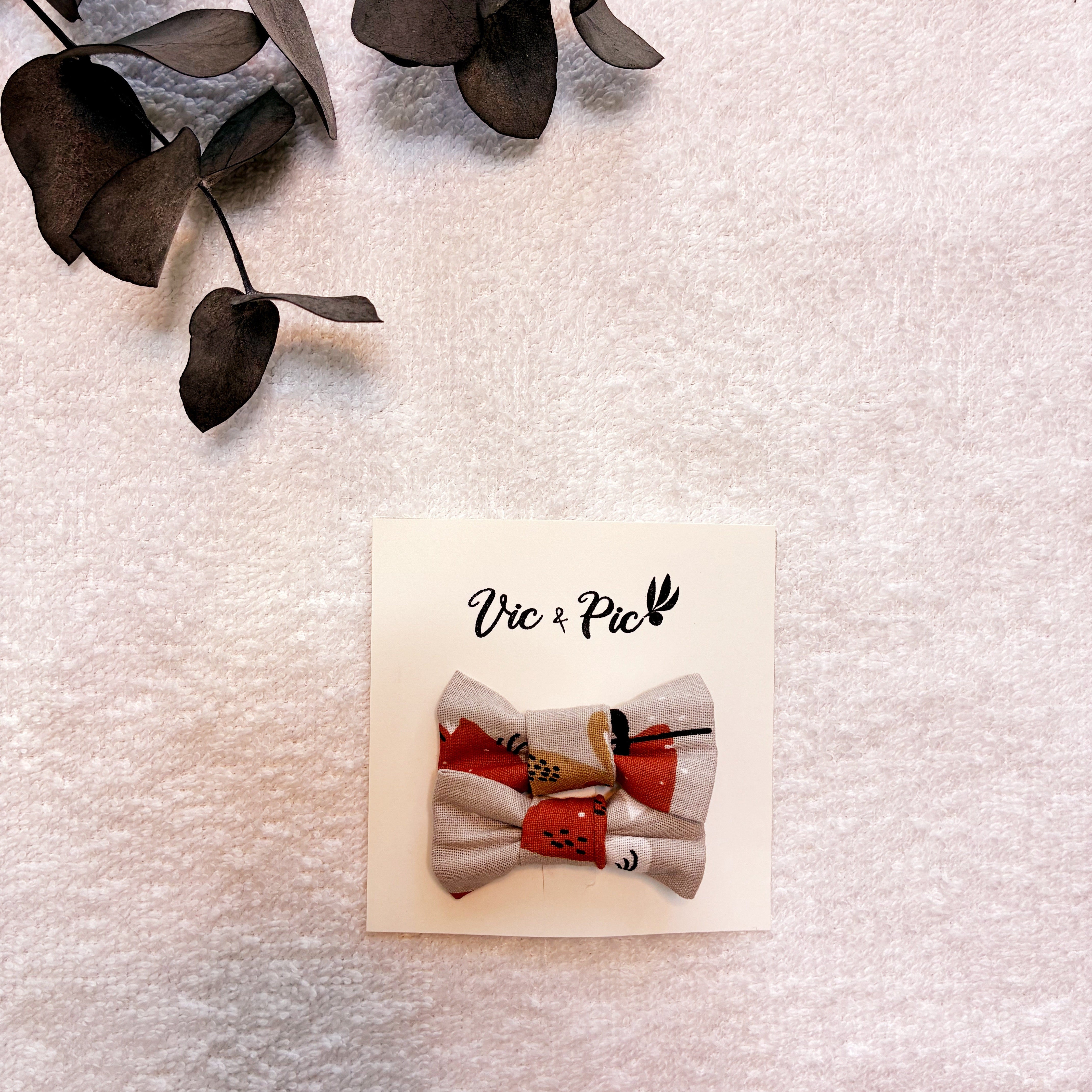 lot-de-deux-barrettes-en-tissu-coton-pour-enfant-sur-carton-vic-et-pic