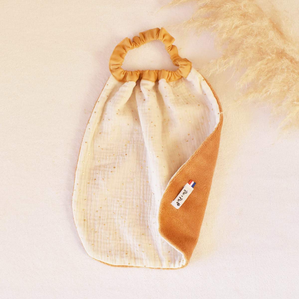 Bavoir-elastique-double-gaze-de-coton-ecru-bebe-vic-et-pic