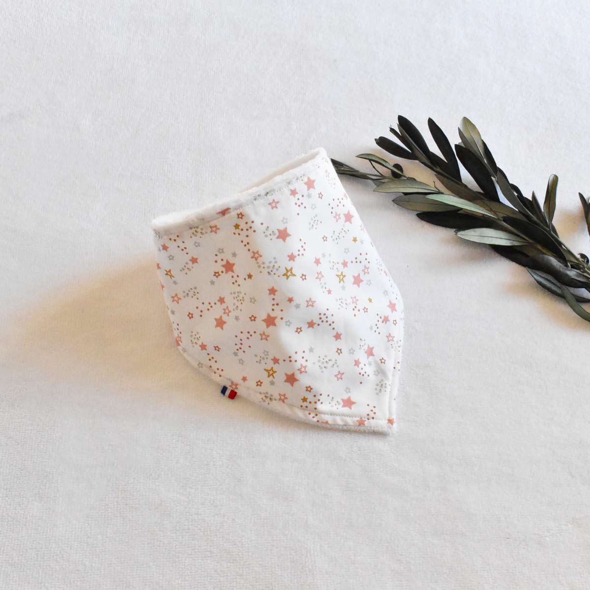 Bavoir-etoiles-cadeau-naissance-bebe-vic-et-pic-fait-main-en-france
