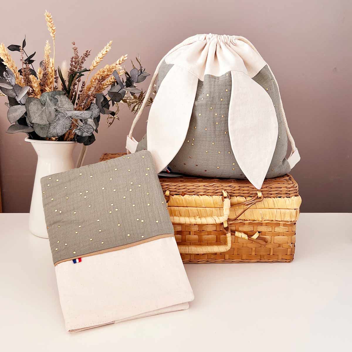 Coffret sac lapin et protège-carnet de santé personnalisé