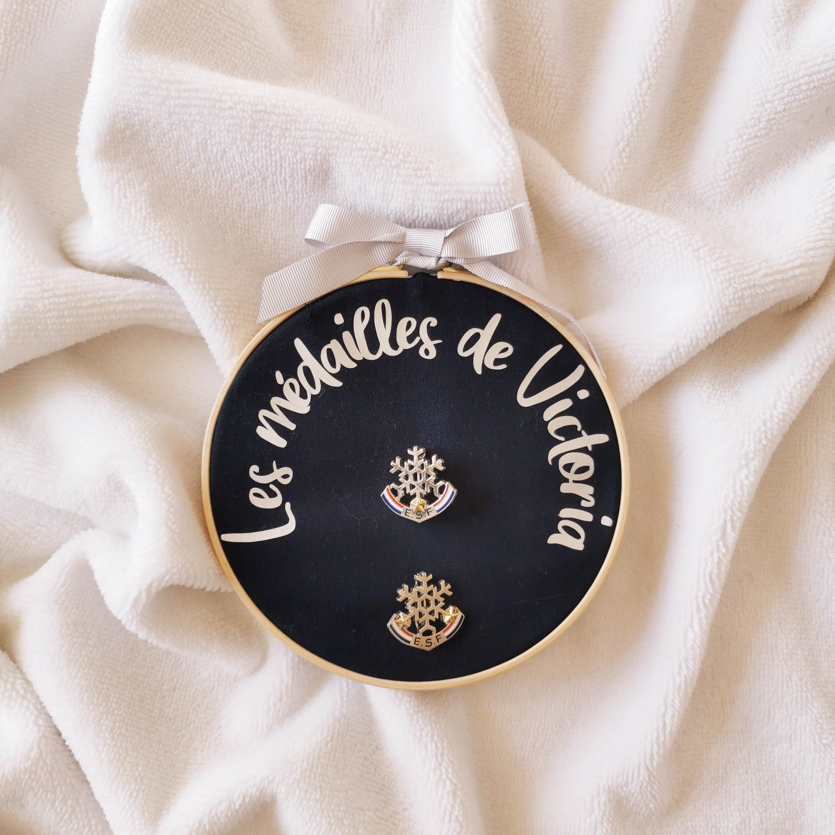 Cadre-medailles-de-ski-vic-et-pic-fait-main-france