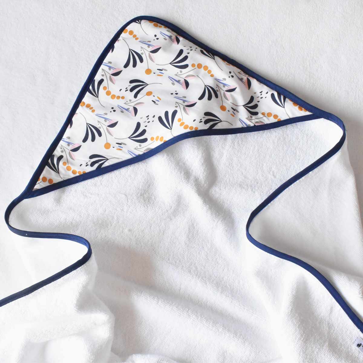 cape-de bain-serviette-pour-bebe-feuillage-vic-et-pic-cadeau-naissance