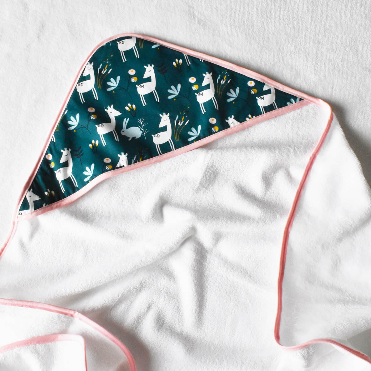 cape-de bain-pour-bebe-biche-vert-rose-vic-et-pic-fait-main-en-france