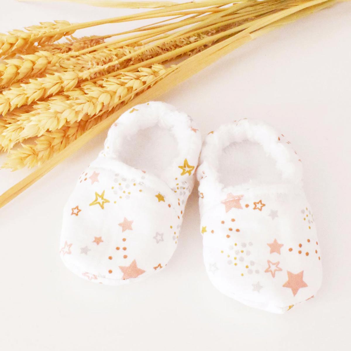 Chaussons-naissance-bebe-etoiles-annonce-grossesse-vic-et-pic