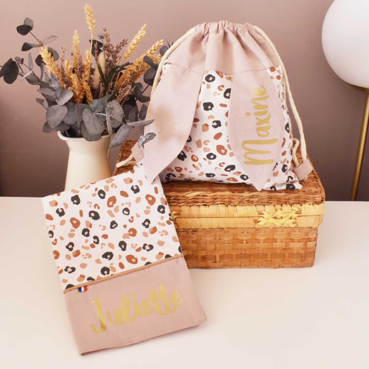 Coffret sac lapin et protège-carnet de santé personnalisé