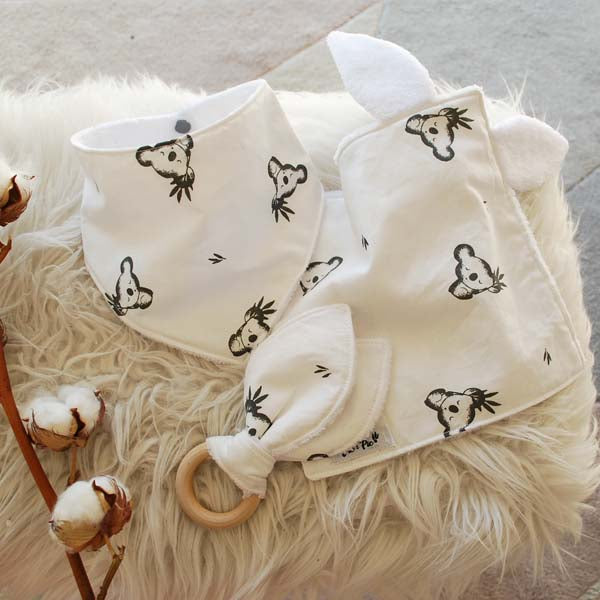 Coffret naissance - Bavoir, doudou et hochet lapin
