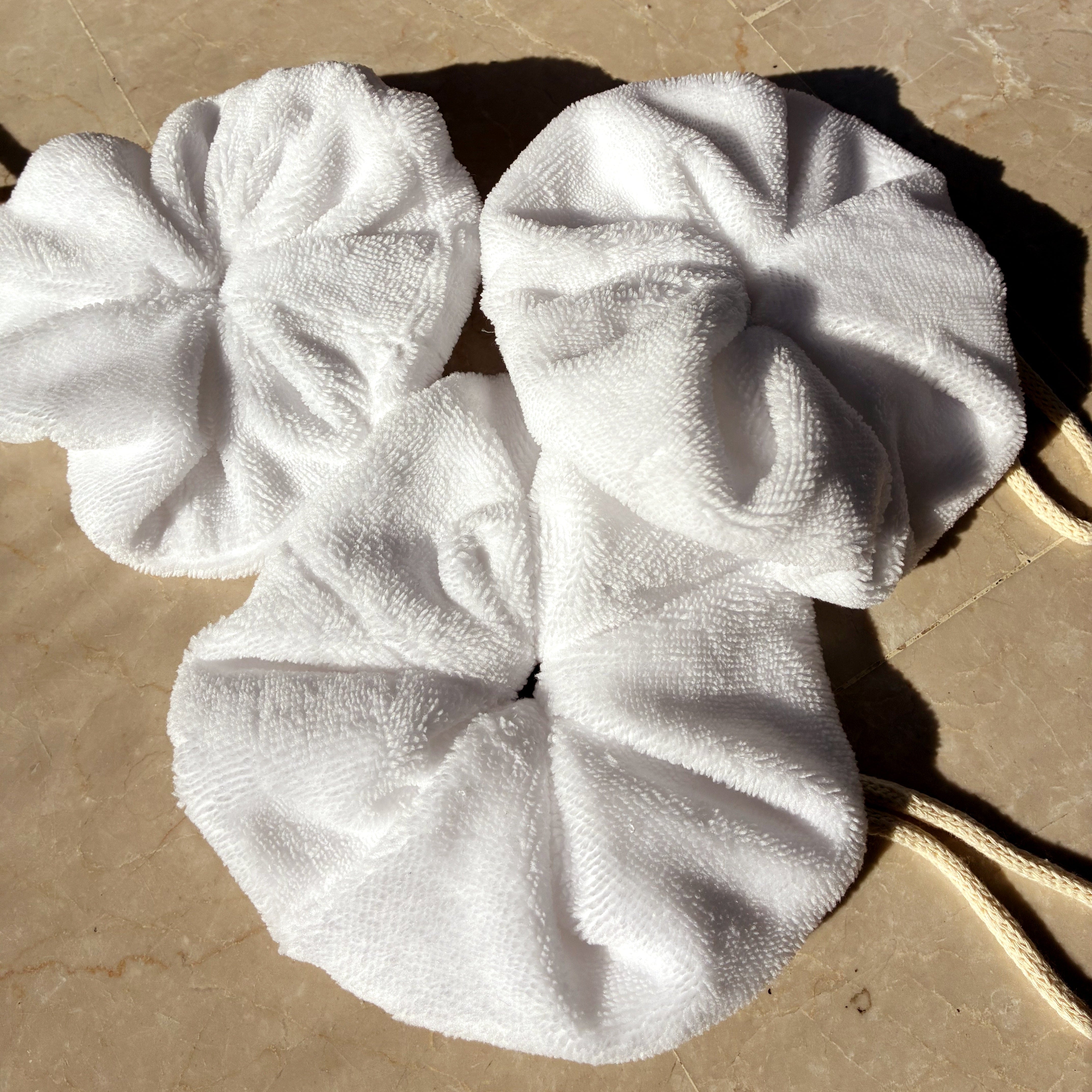 3-fleur-de-douche-blanche-en-coton-eponge