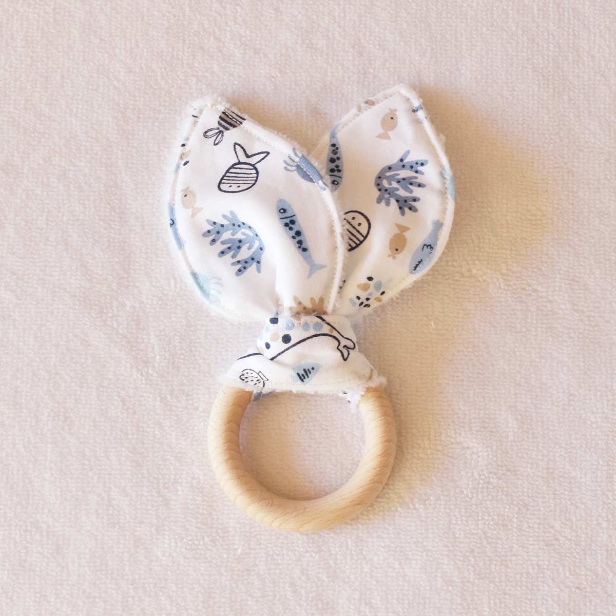 hochet-lapin-anneau-de-dentition-bebe-tissu-bois-vic-et-pic-nautilus