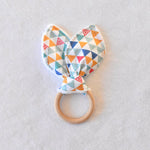 hochet-lapin-anneau-de-dentition-bebe-tissu-bois-vic-et-pic-arlequin