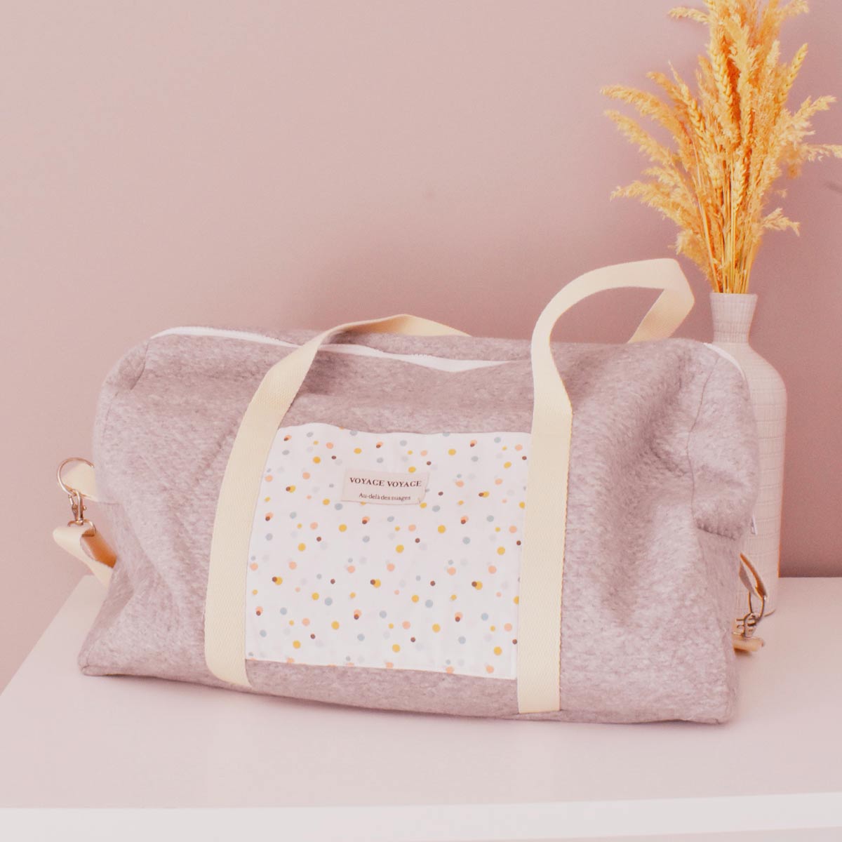 Sac-a-langer-bebe-gris-cadeau-naissance-vic-et-pic-fait-main-france