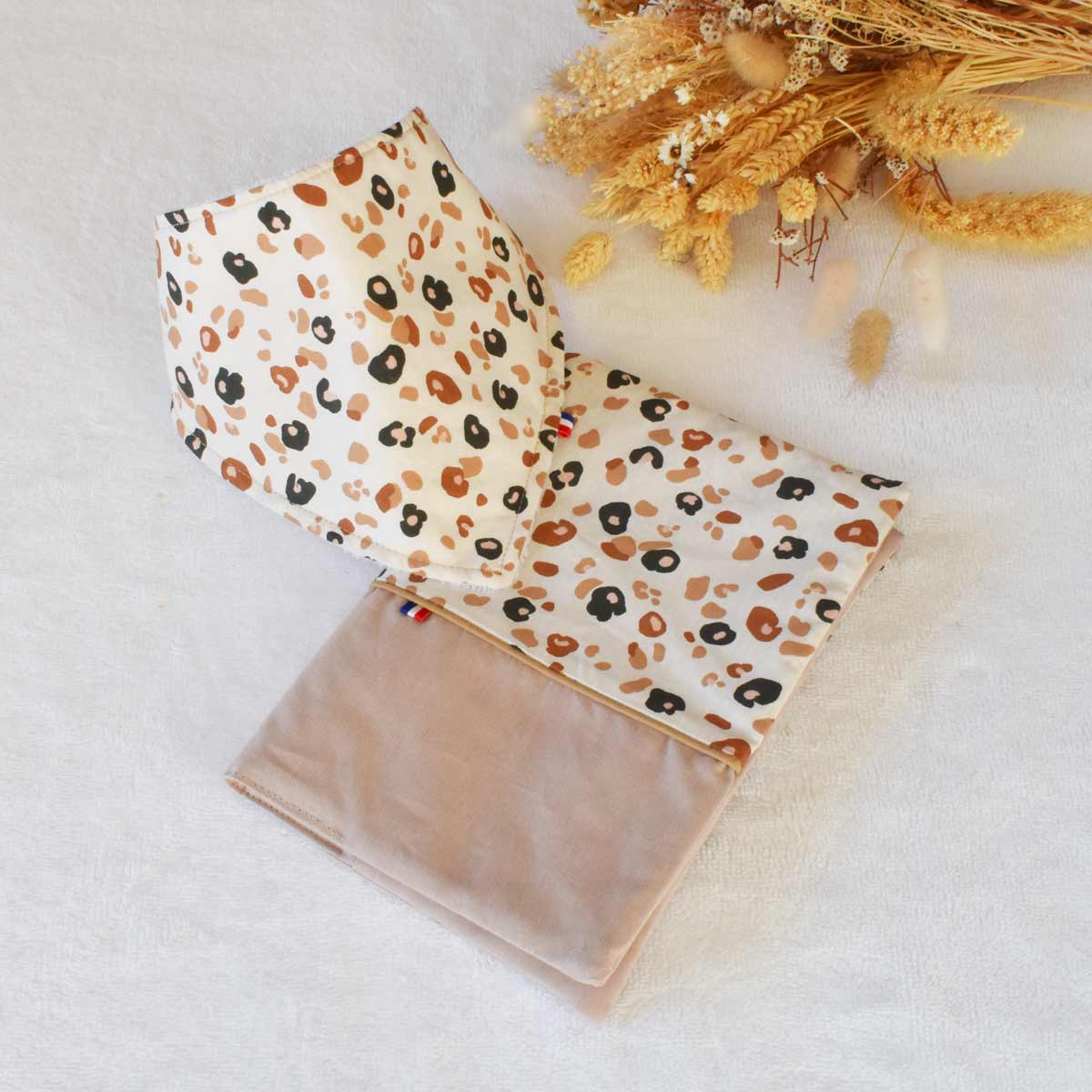 Coffret protège-carnet de santé et bavoir