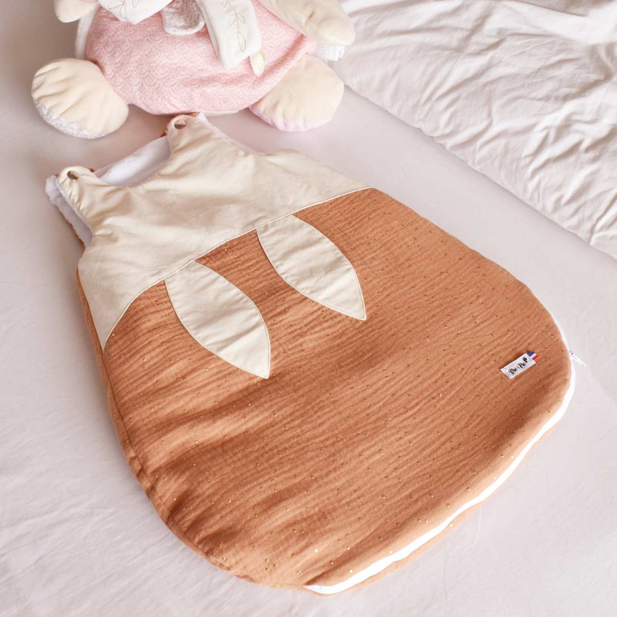 gigoteuse-bebe-naissance-gaze-coton-caramel-vic-et-pic