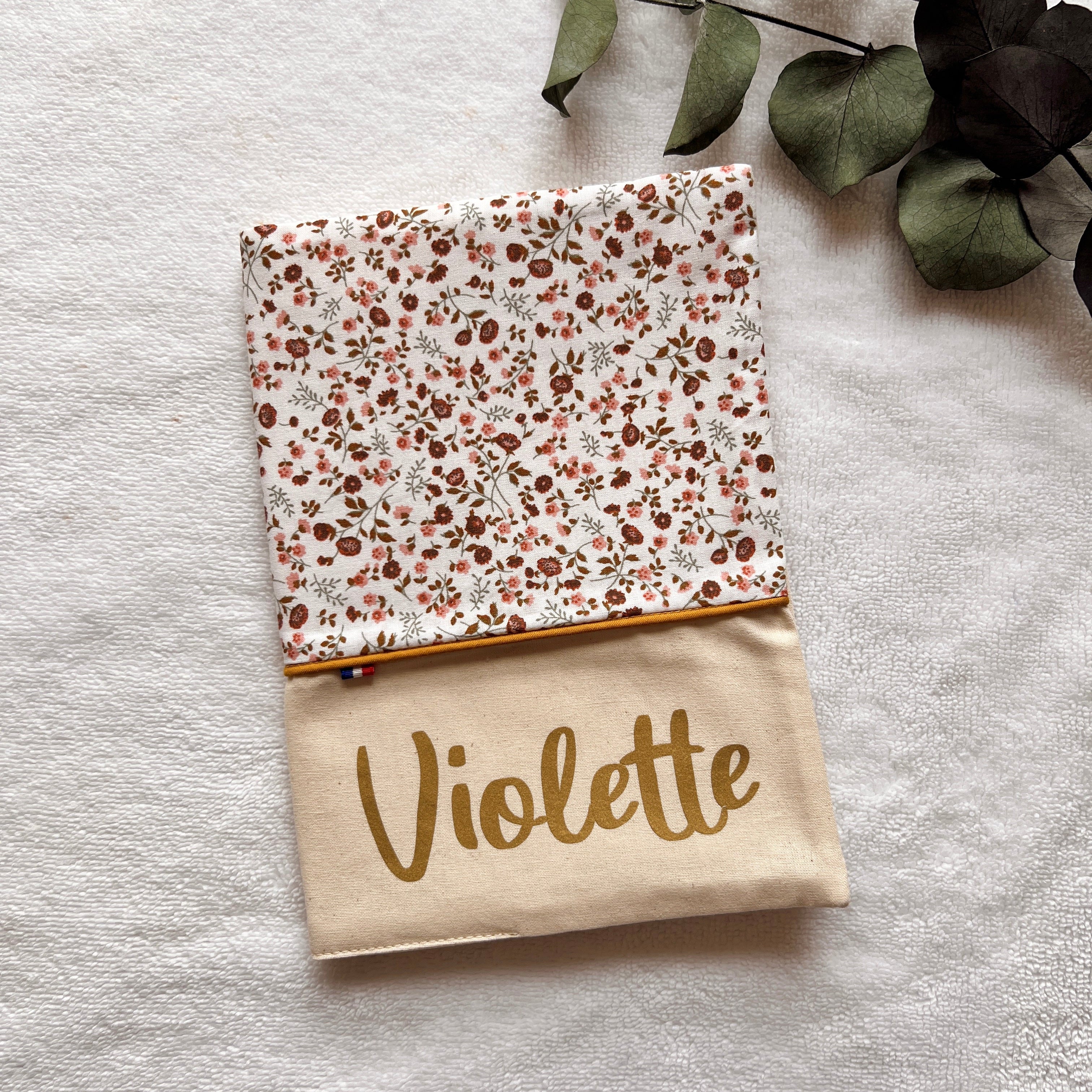 protege-carnet-de-santé-nouveau-elenie-Vic-et-Pic