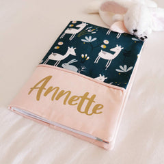 Protege-carnet-de-sante-bebe-personnalise-biche-vic-et-pic-fait-en-france-cadeau-de-naissance