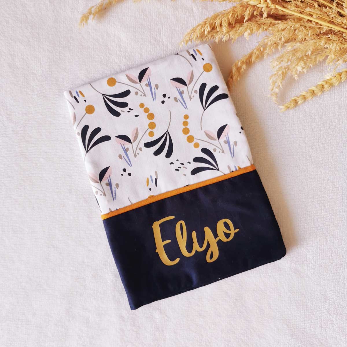 Protege-carnet-de-sante-feuillage-personnalise-bebe-vic-et-pic-fait-main-france-cadeau-naissance