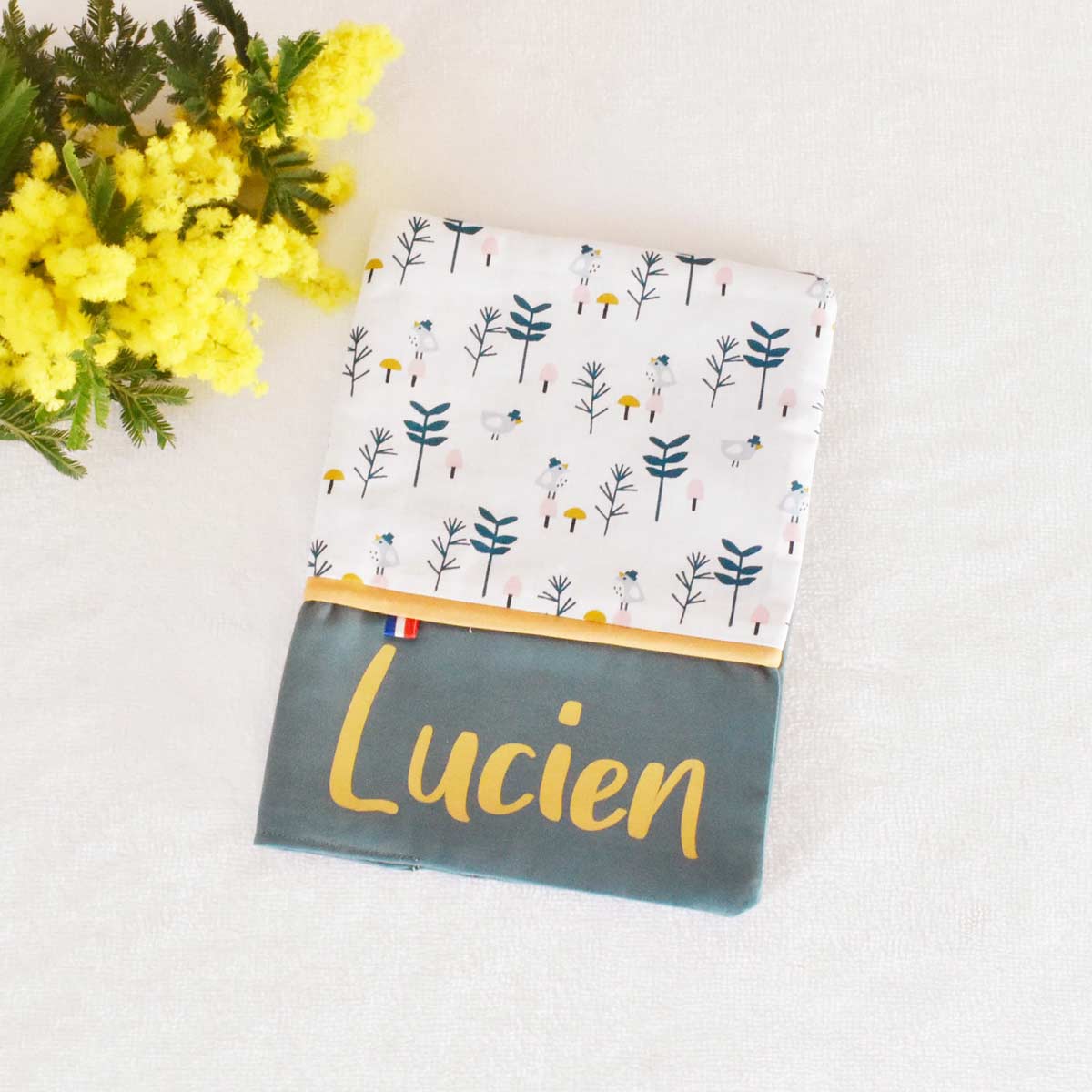 Protege-carnet-de-sante-personnalise-bebe-enfant-loiseau-fait-main-france-vic-et-pic-cadeau-de-naissance