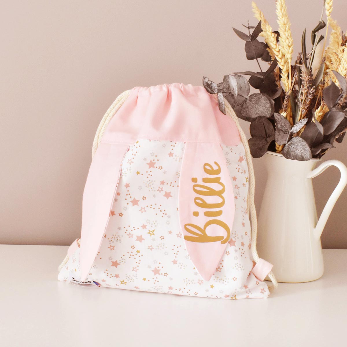 Sac-lapin-personnalise-enfant-etoiles-creche-vic-et-pic-cadeau-naissance-fait-main