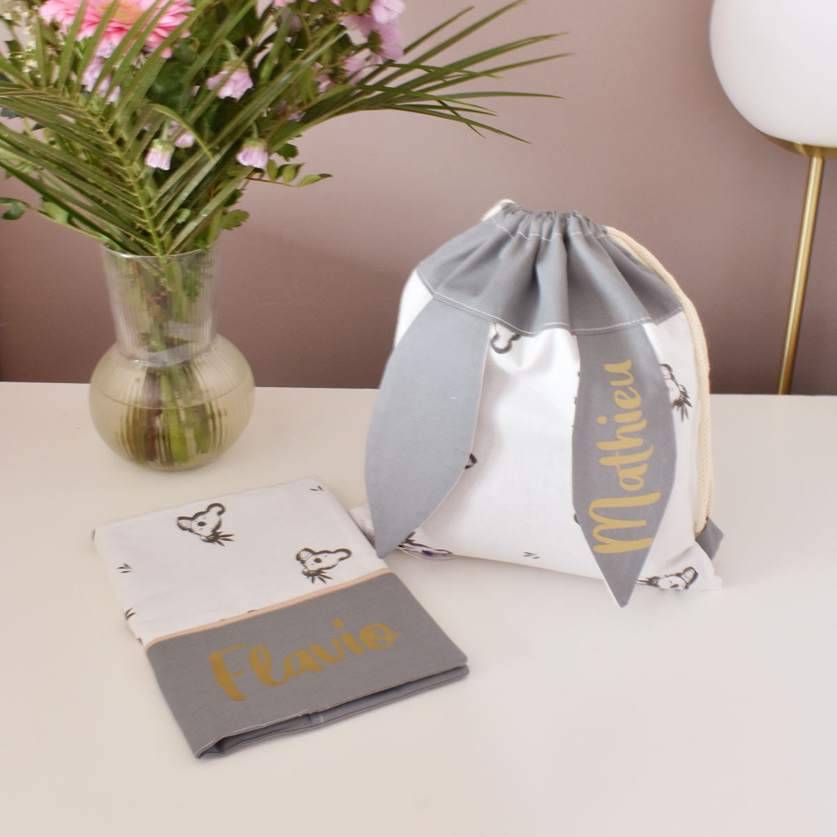 Coffret sac lapin et protège-carnet de santé personnalisé