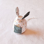 Souris dent de lait à motif cotillons sur sur fond blanc fait main en france vic & pic