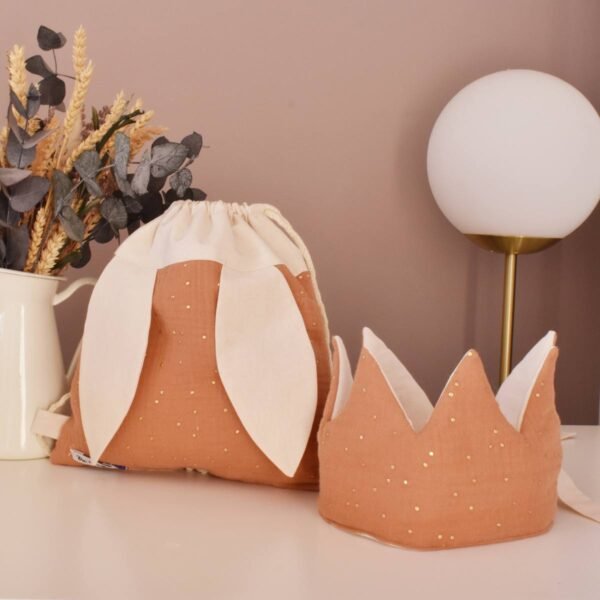 Couronne-et-sac-lapin-double-gaze-coton-caramel-enfant-fait-main-en-france-vic-et-pic